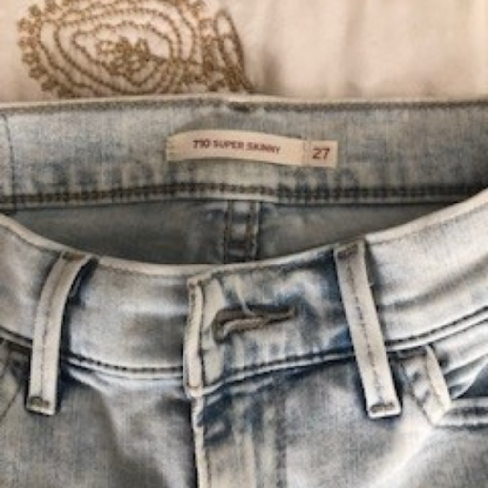 Levi's 710 Super Skinny Women's Jeans - Acid Washed